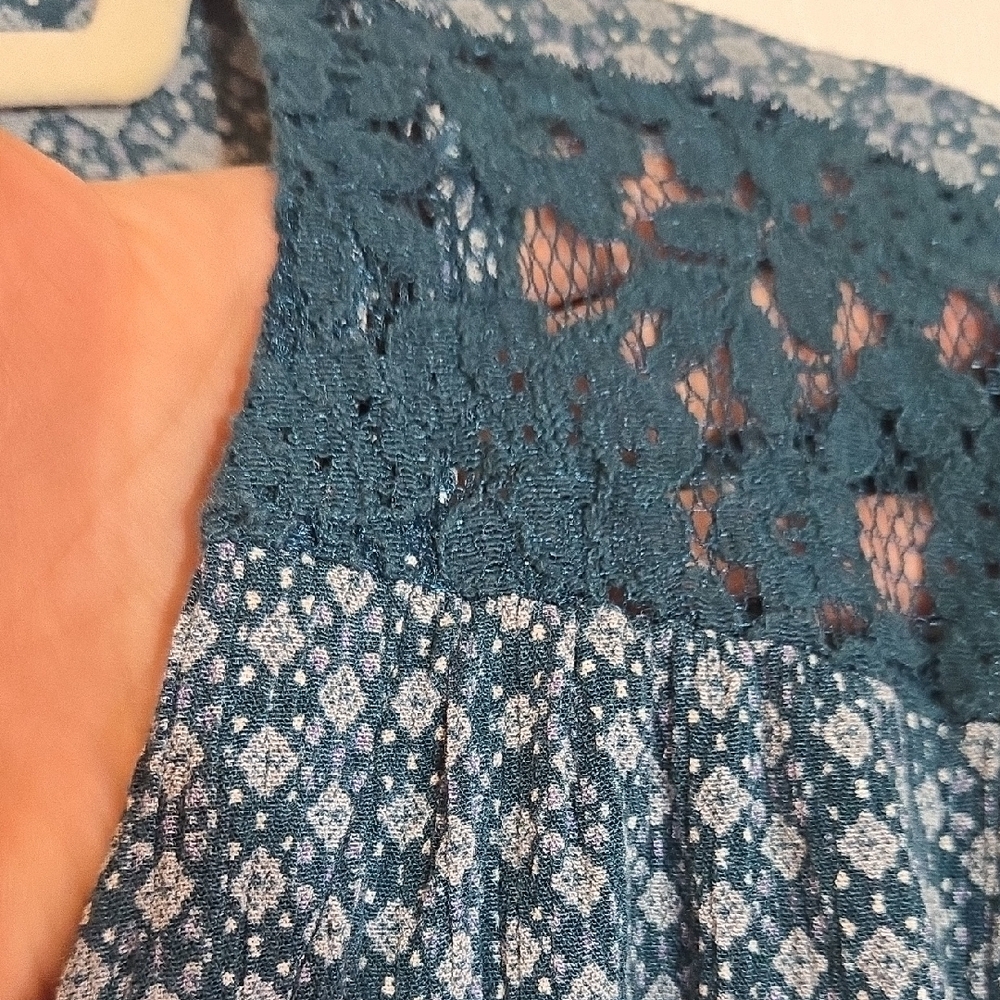 Maurices Teal Green Patterned V-Neck Babydoll Blouse Size Small - Picture 5 of 6